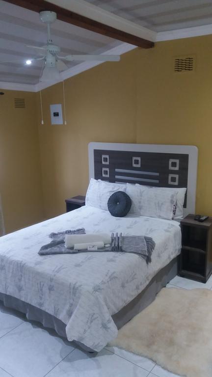Hôtel The Whitehouse à Port Shepstone Extérieur photo